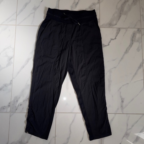 Lululemon Dance Studio Crop *25"
Black Unlined Lounge Pants Joggers Size 6 - Picture 2 of 16